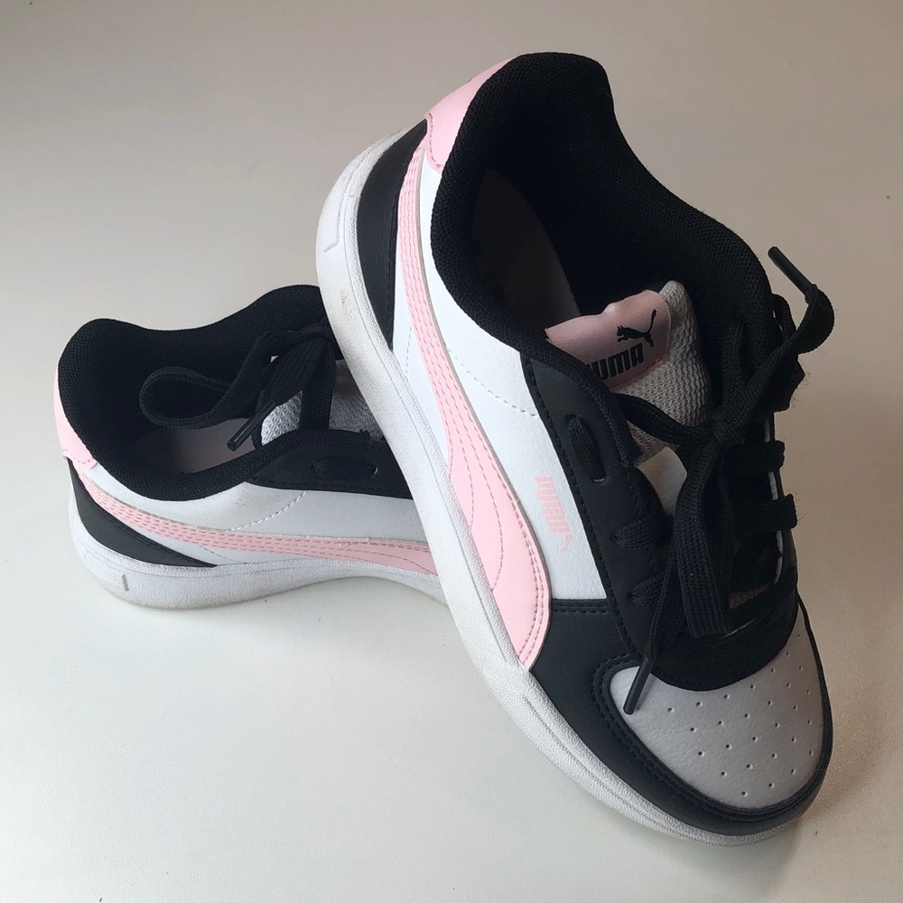 Puma Kids Sneakers Black and White with Pink Accents Little Girls Size 2 EUC - Picture 2 of 9
